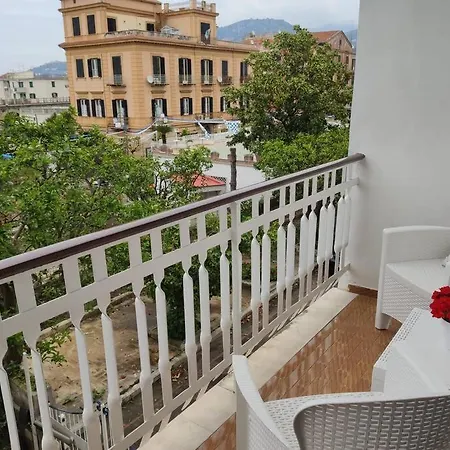 Sorrento Life 3 شقة *